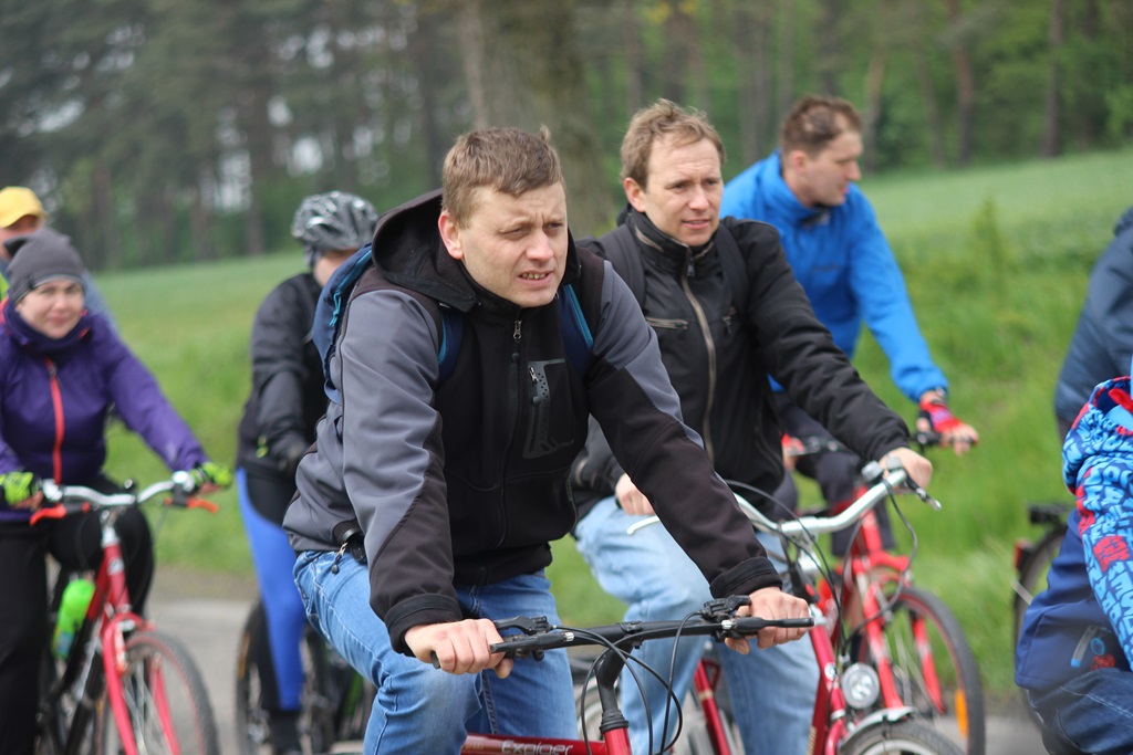 Ponad dwustu rowerzystów uczestniczy w majówce rowerowej cz2