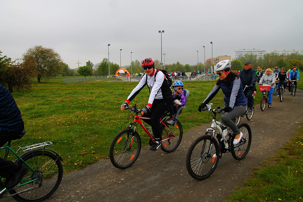 Ponad dwustu rowerzystów uczestniczy w majówce rowerowej