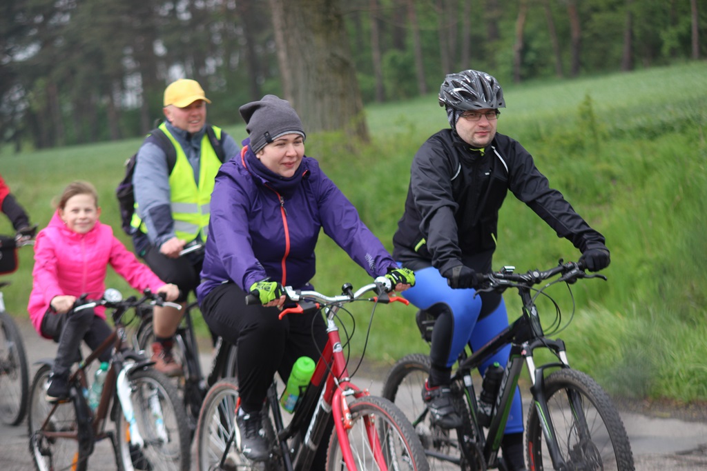 Ponad dwustu rowerzystów uczestniczy w majówce rowerowej cz2
