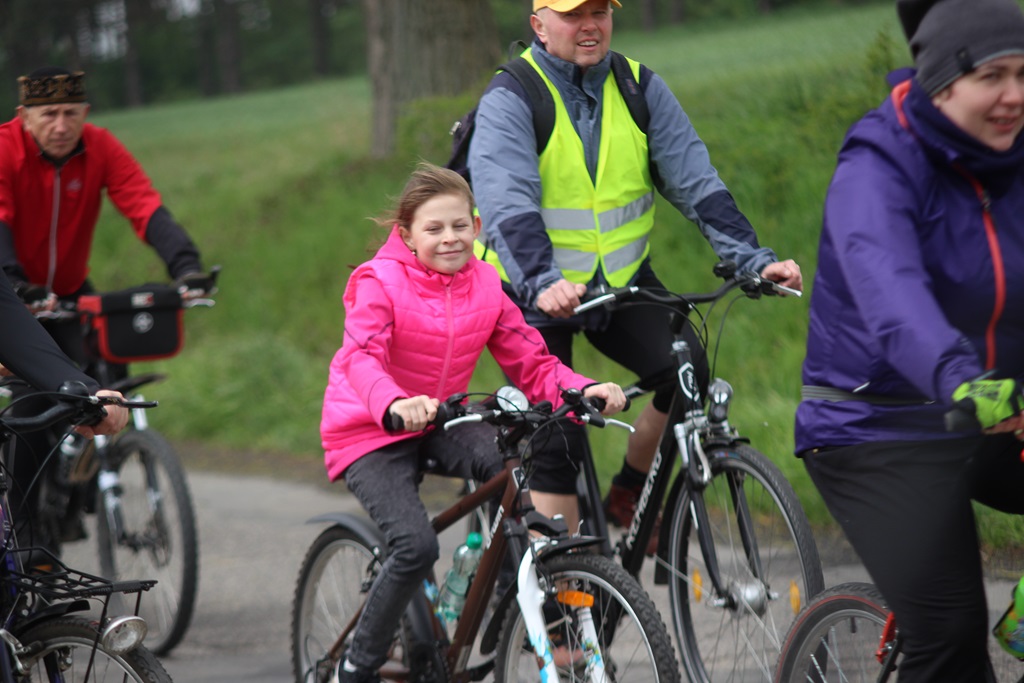 Ponad dwustu rowerzystów uczestniczy w majówce rowerowej cz2