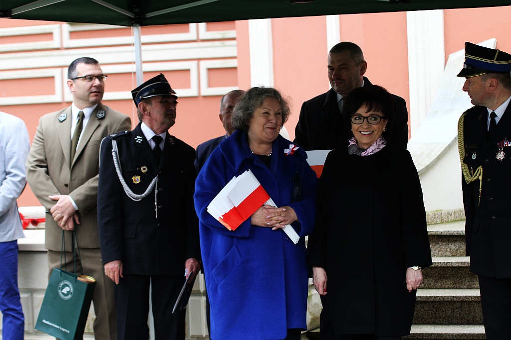 OSP w Krotoszycach otrzymała uroczyście nowy wóz strażacki