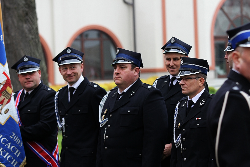 OSP w Krotoszycach otrzymała uroczyście nowy wóz strażacki