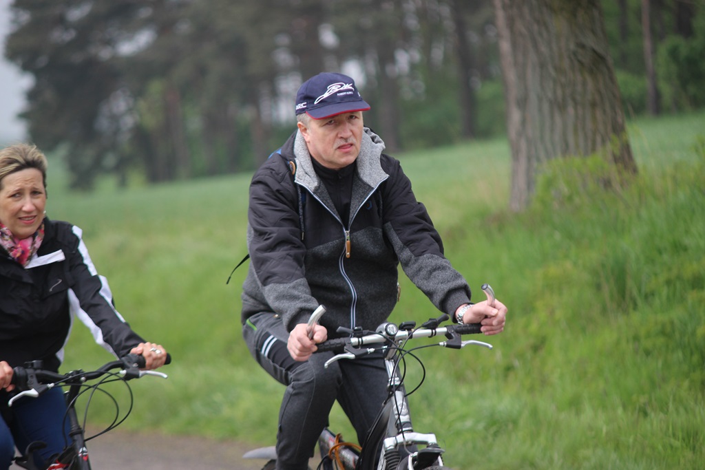 Ponad dwustu rowerzystów uczestniczy w majówce rowerowej cz2