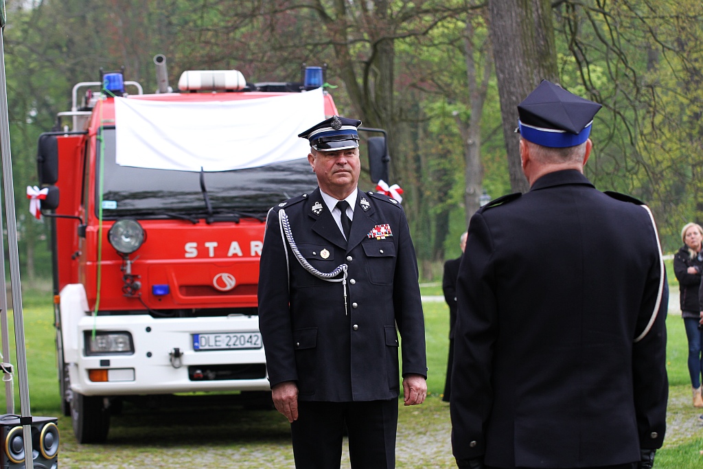 OSP w Krotoszycach otrzymała uroczyście nowy wóz strażacki