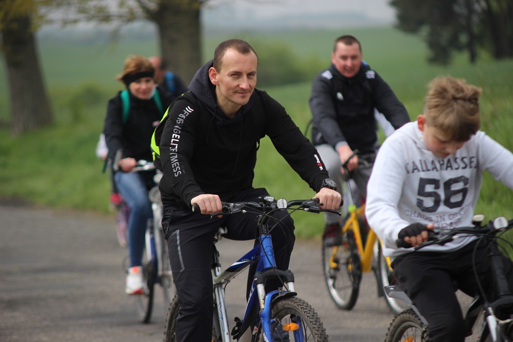 Ponad dwustu rowerzystów uczestniczy w majówce rowerowej cz2