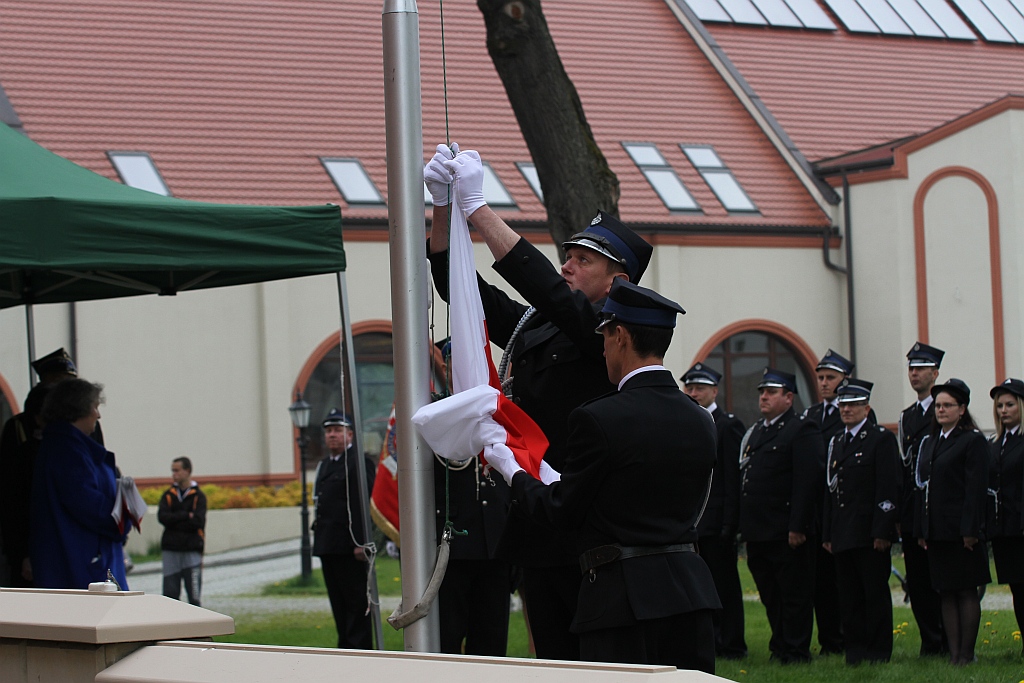 OSP w Krotoszycach otrzymała uroczyście nowy wóz strażacki