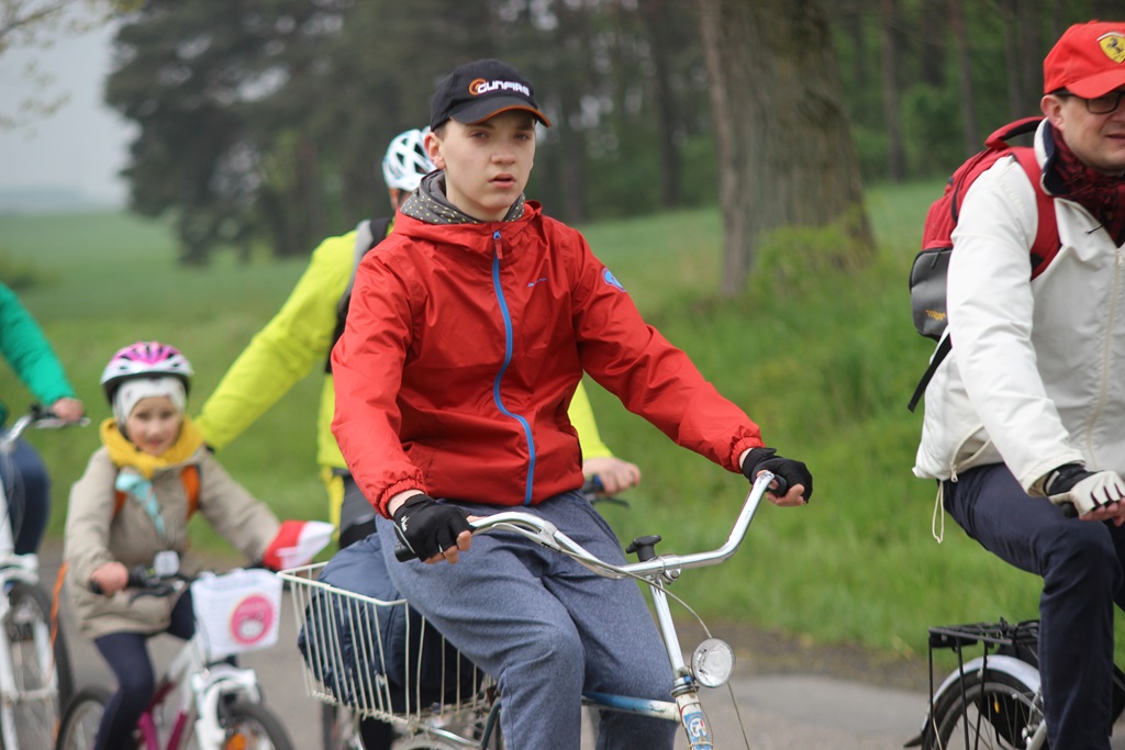 Ponad dwustu rowerzystów uczestniczy w majówce rowerowej cz2