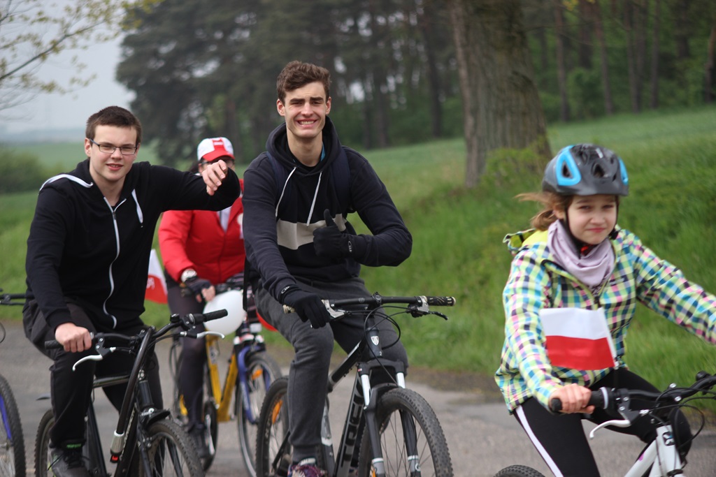 Ponad dwustu rowerzystów uczestniczy w majówce rowerowej cz2