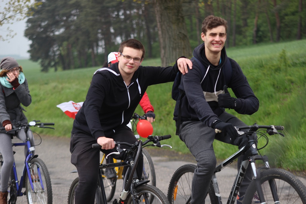 Ponad dwustu rowerzystów uczestniczy w majówce rowerowej cz2