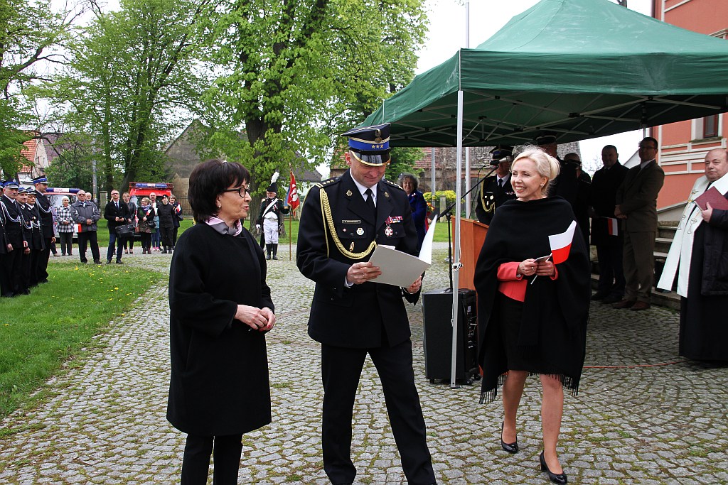 OSP w Krotoszycach otrzymała uroczyście nowy wóz strażacki