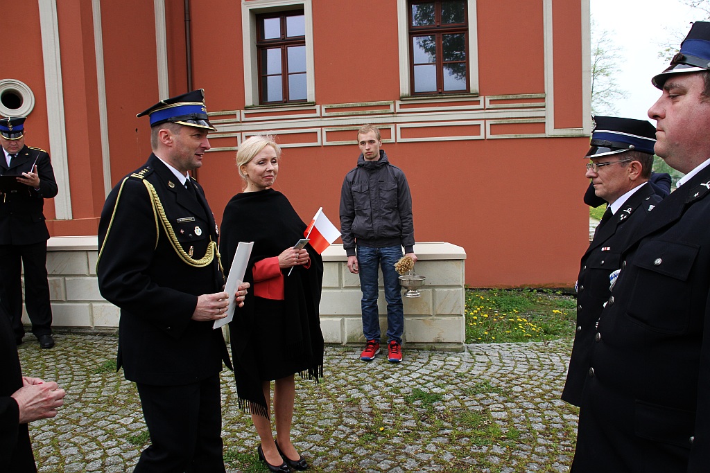 OSP w Krotoszycach otrzymała uroczyście nowy wóz strażacki
