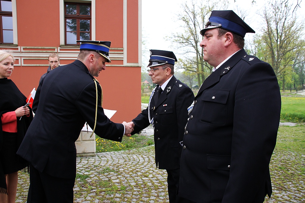 OSP w Krotoszycach otrzymała uroczyście nowy wóz strażacki