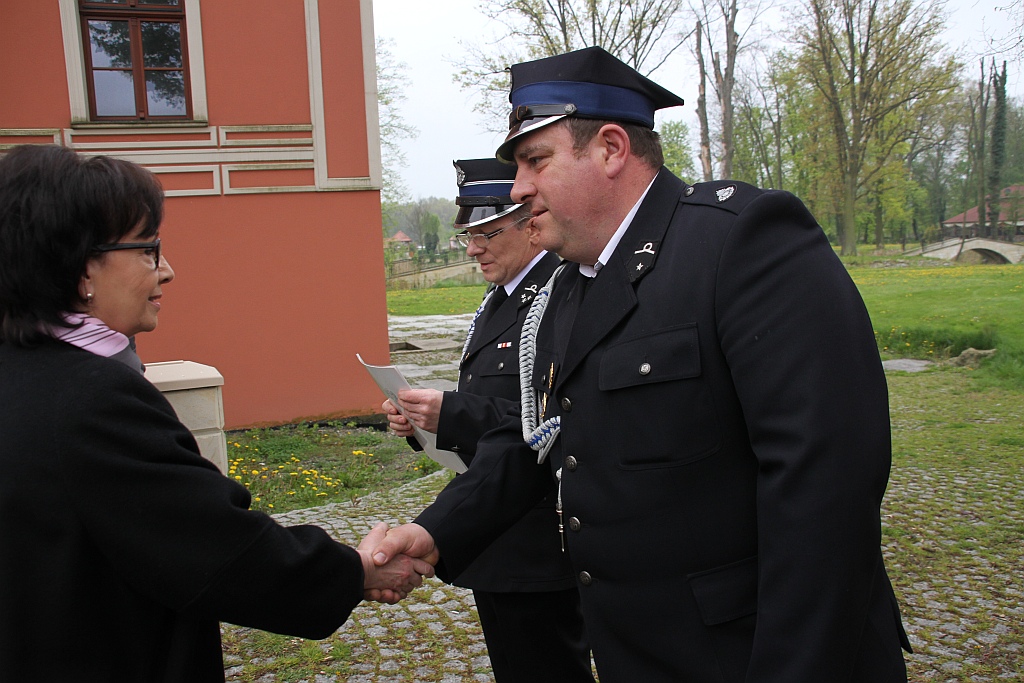 OSP w Krotoszycach otrzymała uroczyście nowy wóz strażacki
