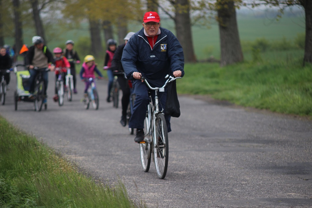 Ponad dwustu rowerzystów uczestniczy w majówce rowerowej cz2