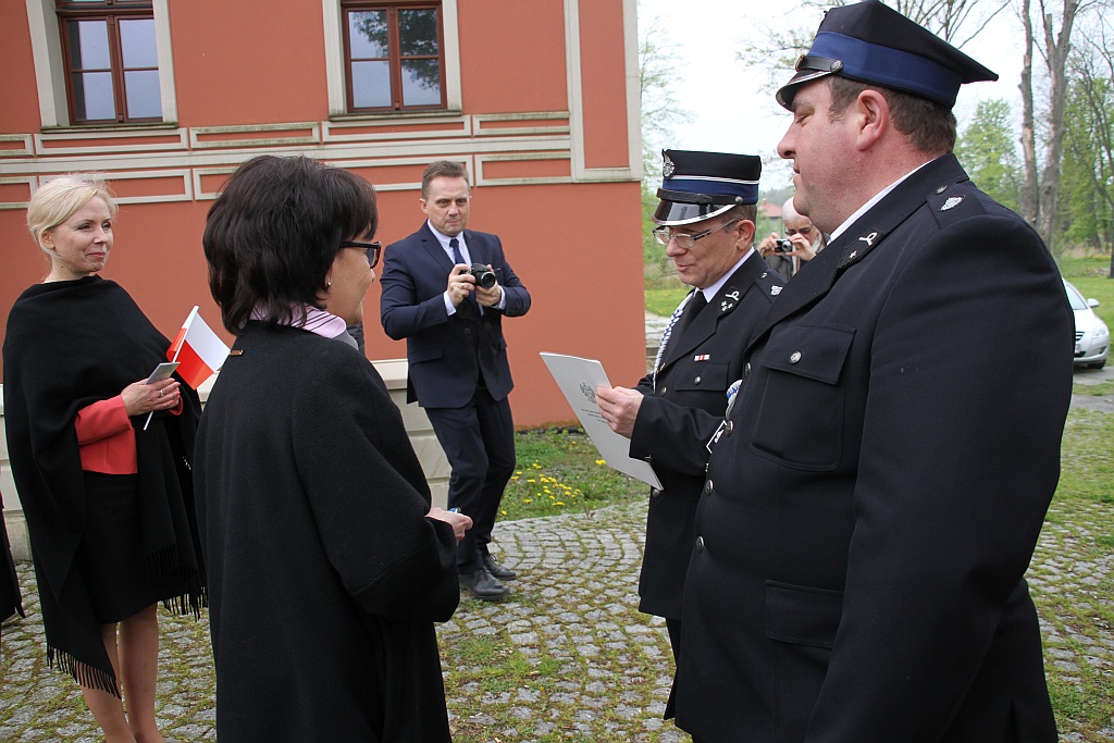 OSP w Krotoszycach otrzymała uroczyście nowy wóz strażacki