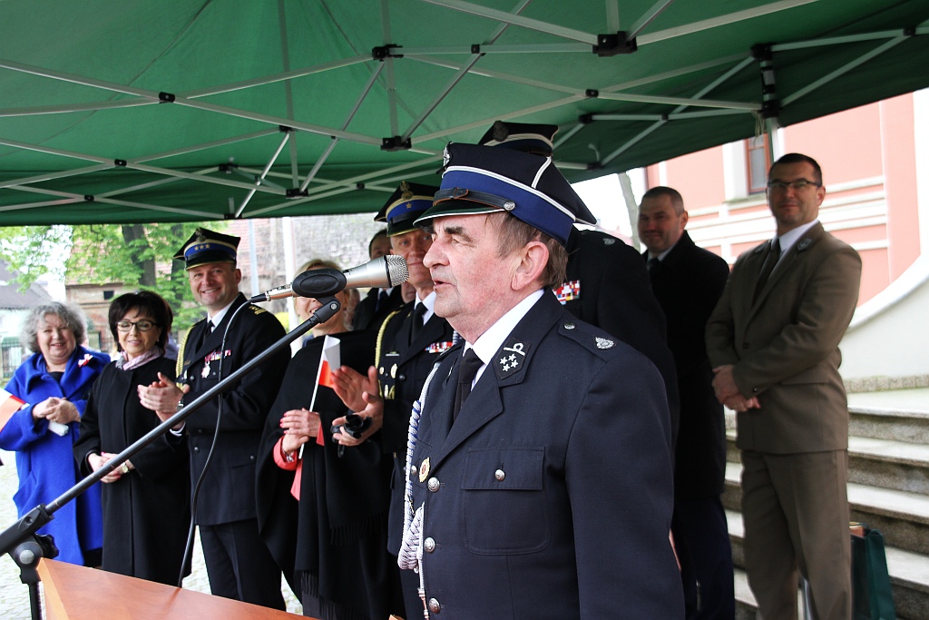 OSP w Krotoszycach otrzymała uroczyście nowy wóz strażacki