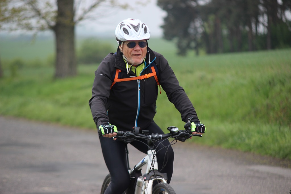 Ponad dwustu rowerzystów uczestniczy w majówce rowerowej cz2