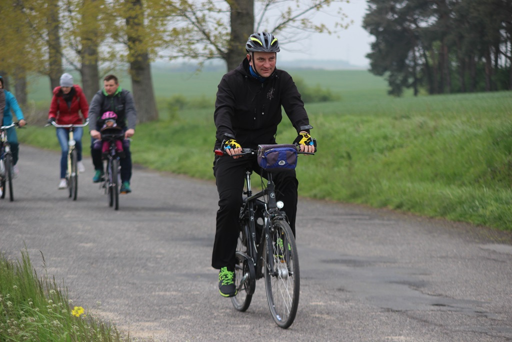 Ponad dwustu rowerzystów uczestniczy w majówce rowerowej cz2