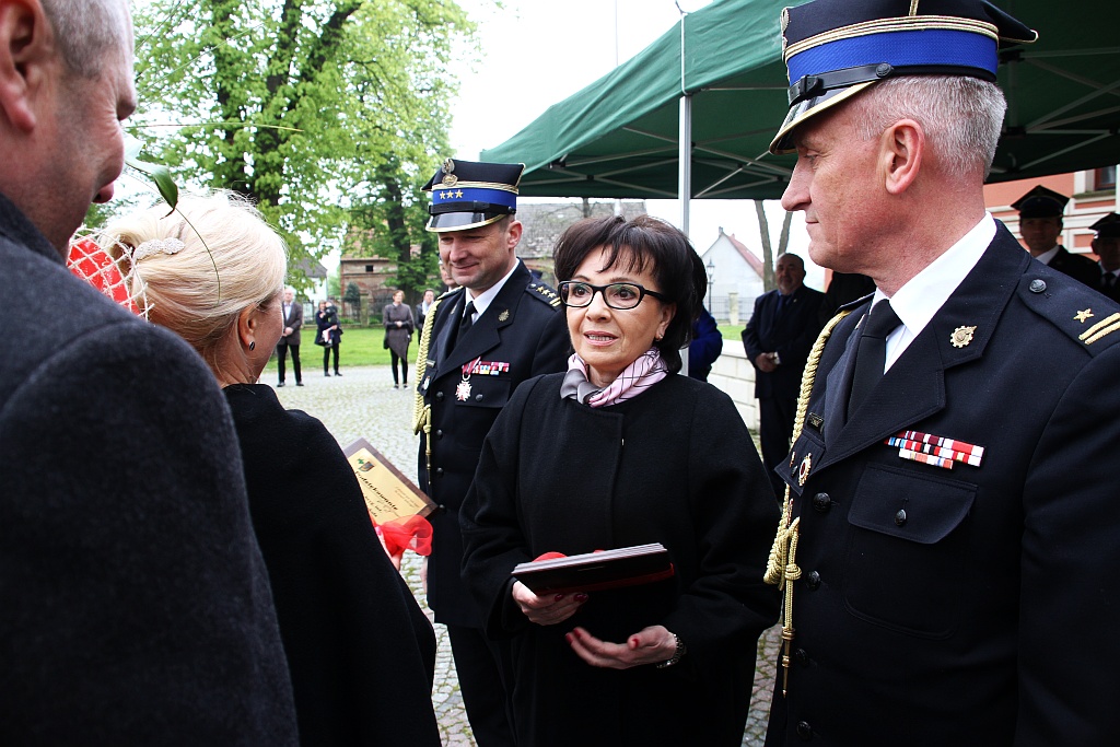 OSP w Krotoszycach otrzymała uroczyście nowy wóz strażacki