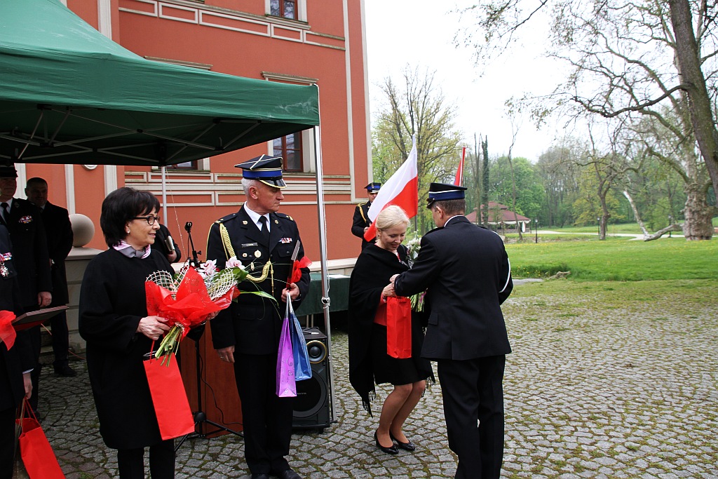 OSP w Krotoszycach otrzymała uroczyście nowy wóz strażacki