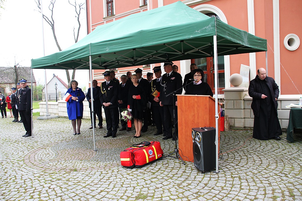 OSP w Krotoszycach otrzymała uroczyście nowy wóz strażacki