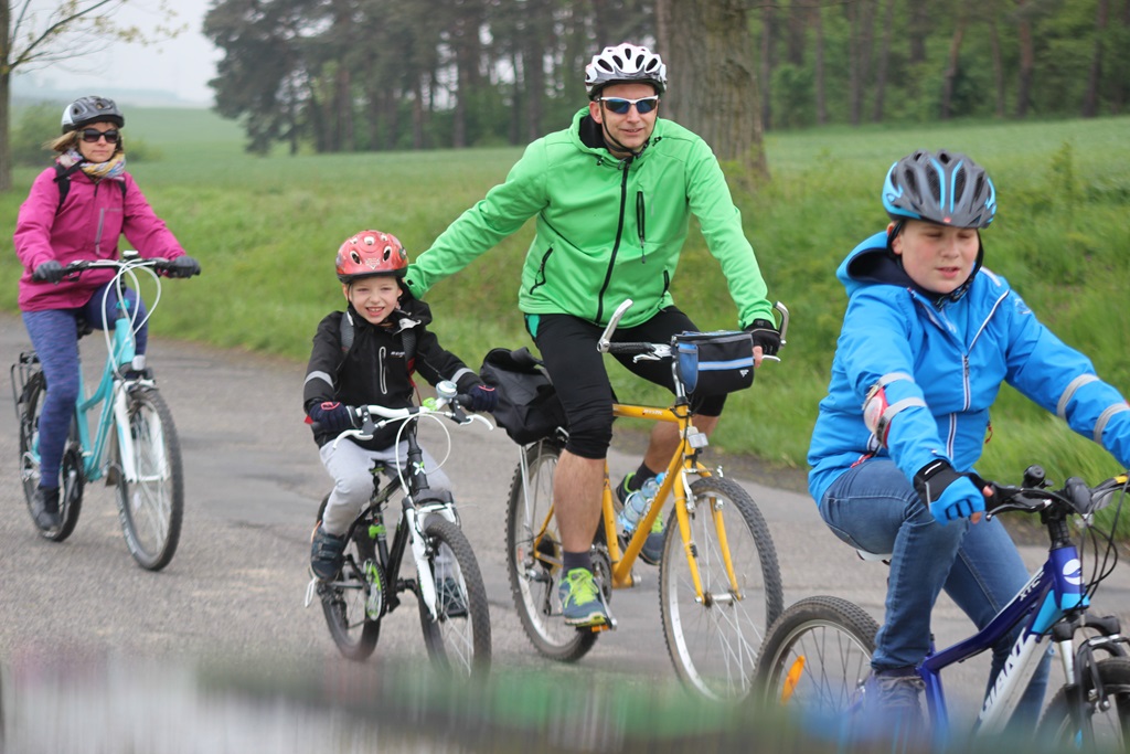 Ponad dwustu rowerzystów uczestniczy w majówce rowerowej cz2