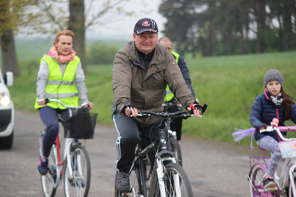 Ponad dwustu rowerzystów uczestniczy w majówce rowerowej cz2