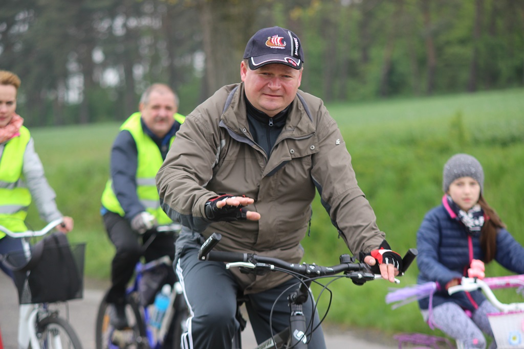 Ponad dwustu rowerzystów uczestniczy w majówce rowerowej cz2