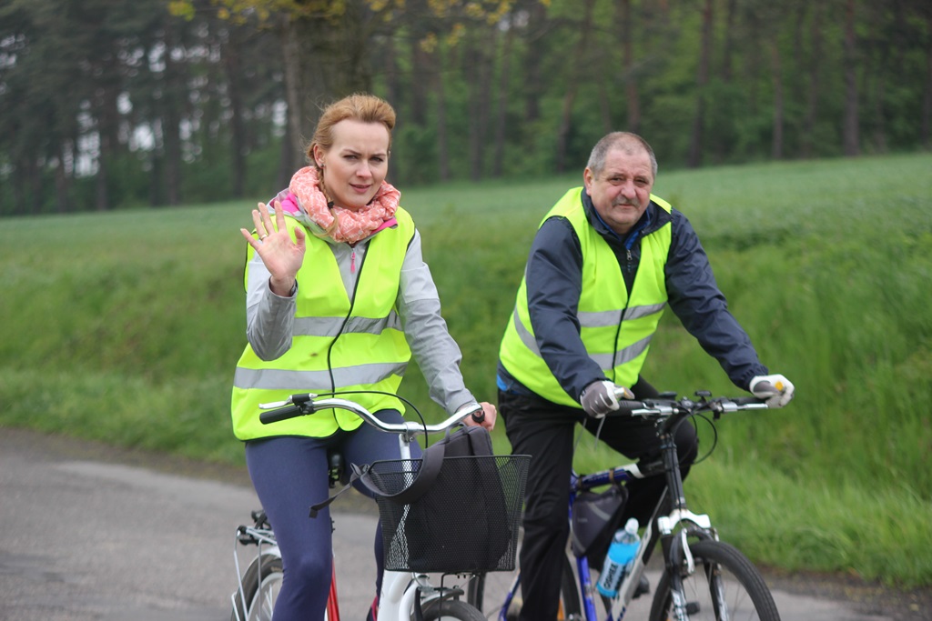 Ponad dwustu rowerzystów uczestniczy w majówce rowerowej cz2