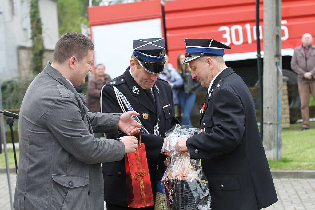 Druhowie-strażacy z Miłogostowic i Rui otrzymali wozy strażackie