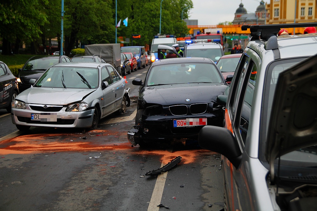 Sześć aut ucierpiało w wyniku zdarzenia na ulicy Pocztowej