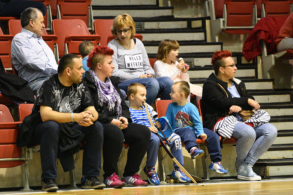 Siódemka Miedź Legnica zwyciężyła w turnieju 1/8 finału MPJM