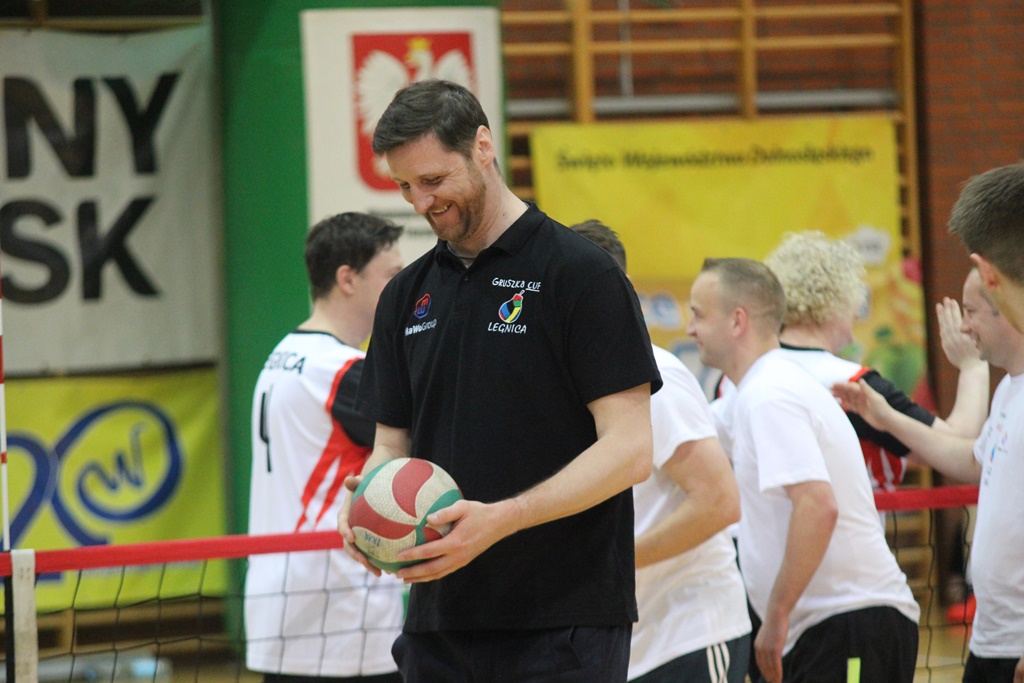 Pokazowy mecz siatkówki na siedząco podczas Gruszka Cup