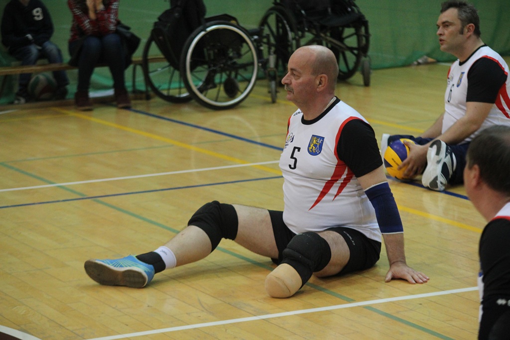 Pokazowy mecz siatkówki na siedząco podczas Gruszka Cup