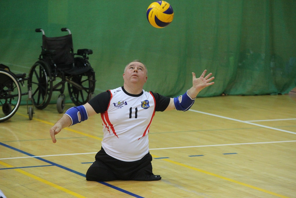 Pokazowy mecz siatkówki na siedząco podczas Gruszka Cup
