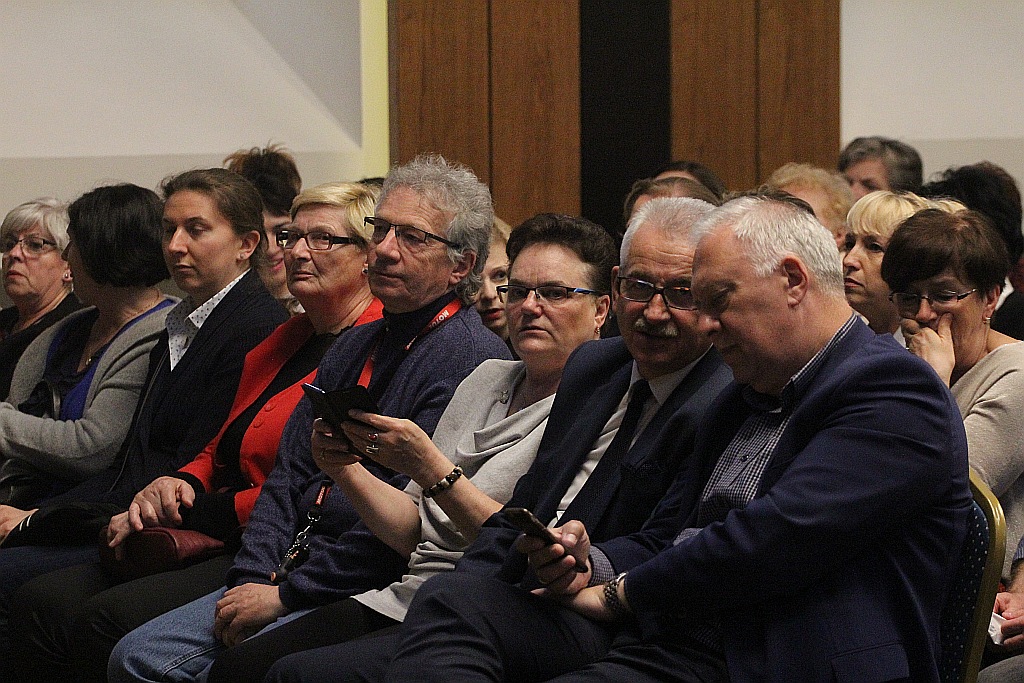 Włoski amant zaśpiewał i zatańczył w Sali Maneżowej