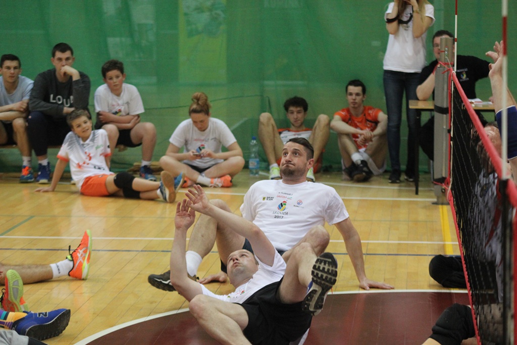 Pokazowy mecz siatkówki na siedząco podczas Gruszka Cup