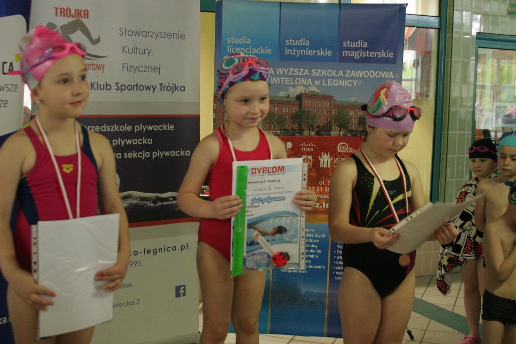 Zawody Pływackie pod hasłem „Już Pływam” na basenie Bąbelek