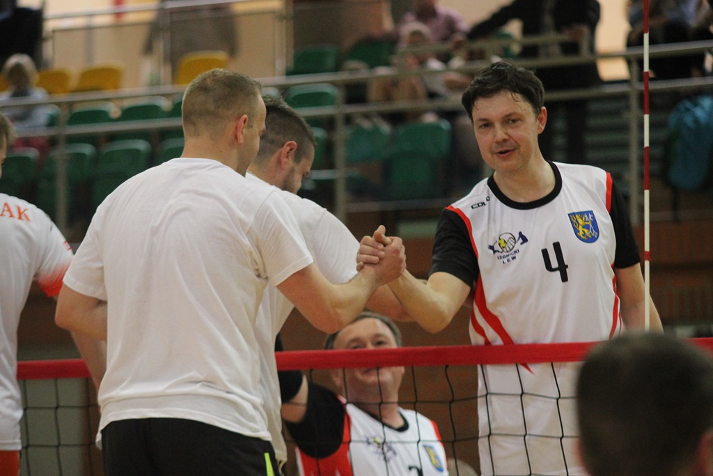 Pokazowy mecz siatkówki na siedząco podczas Gruszka Cup