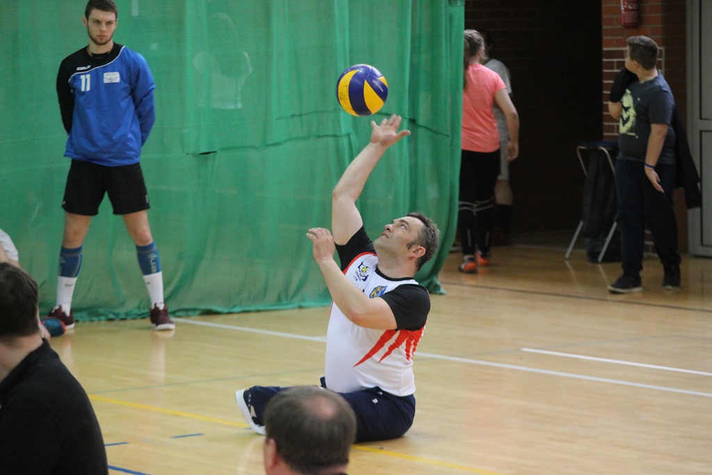 Pokazowy mecz siatkówki na siedząco podczas Gruszka Cup