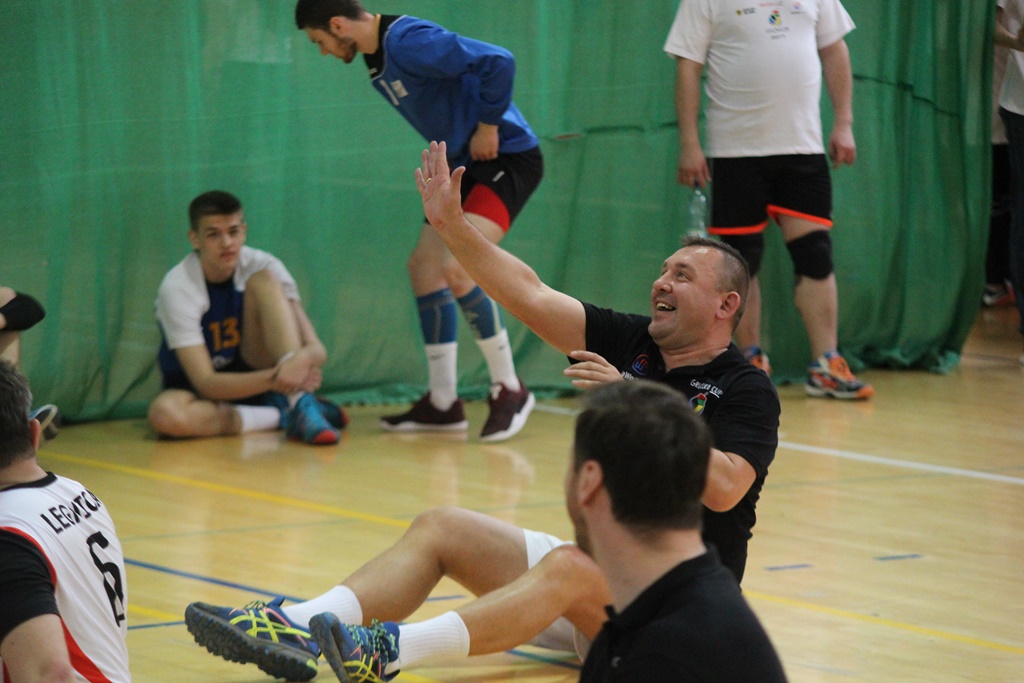 Pokazowy mecz siatkówki na siedząco podczas Gruszka Cup