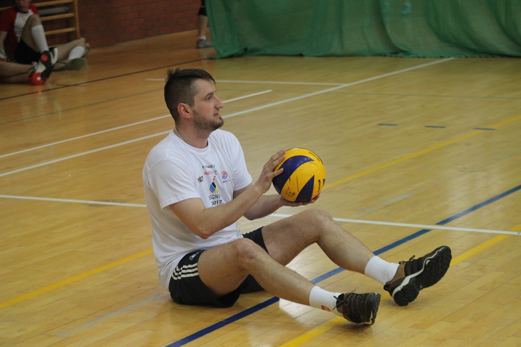 Pokazowy mecz siatkówki na siedząco podczas Gruszka Cup