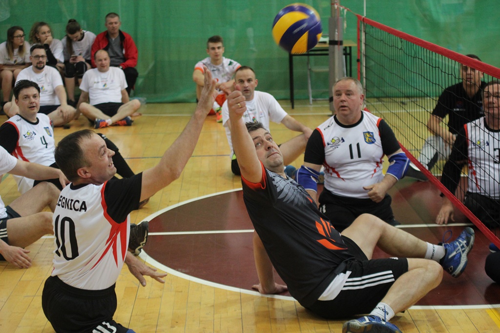 Pokazowy mecz siatkówki na siedząco podczas Gruszka Cup