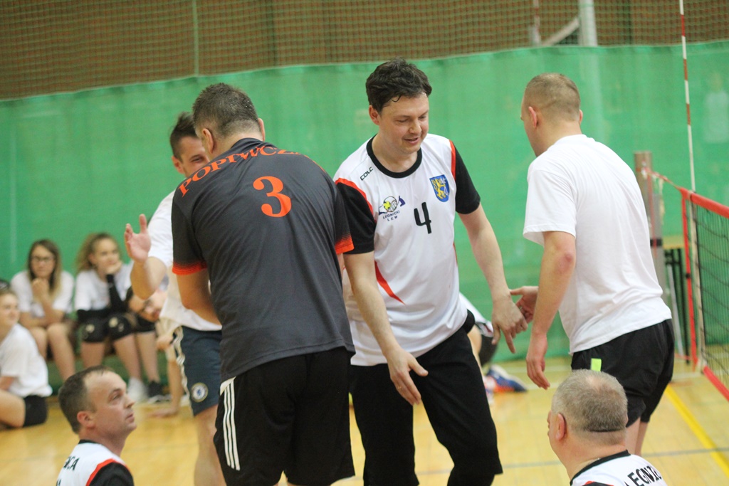 Pokazowy mecz siatkówki na siedząco podczas Gruszka Cup