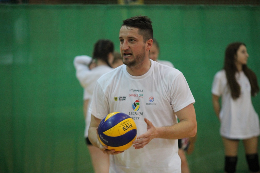 Pokazowy mecz siatkówki na siedząco podczas Gruszka Cup