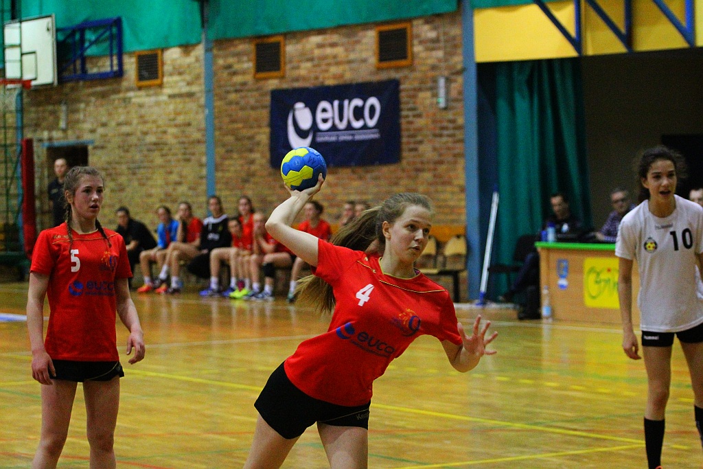 Młodziczki Dziewiątki na luzie wygrały z Koroną Handball Kielce	
