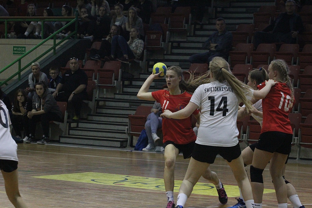 Młodziczki Dziewiątki na luzie wygrały z Koroną Handball Kielce	