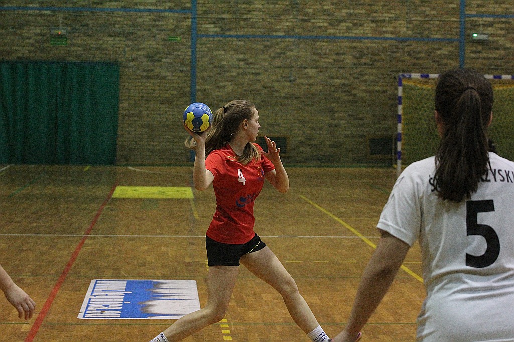 Młodziczki Dziewiątki na luzie wygrały z Koroną Handball Kielce	
