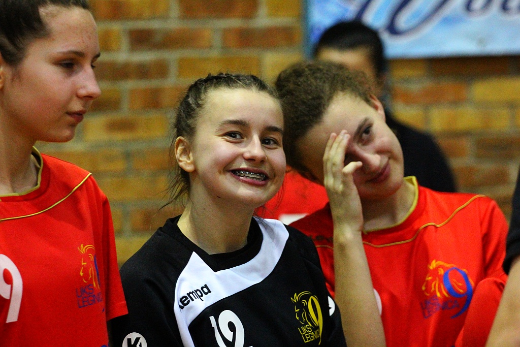 Młodziczki Dziewiątki na luzie wygrały z Koroną Handball Kielce	