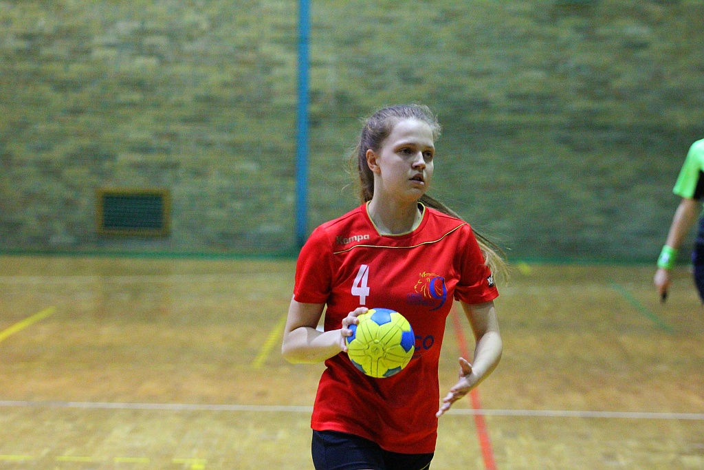 Młodziczki Dziewiątki na luzie wygrały z Koroną Handball Kielce	